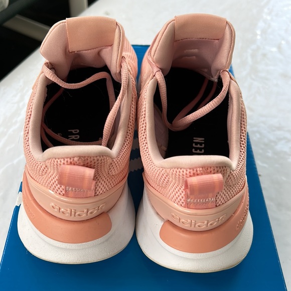 Women’s adidas shoes - Picture 3 of 3